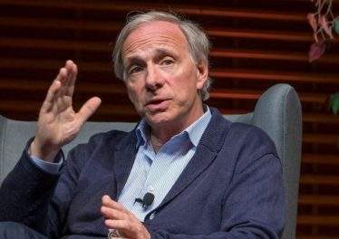 rey dalio regulyatory sposobny ubit bitkoin